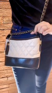 กระเป๋าสะพายข้าง ทรงกาเบรียล หนังนิ่มเงา กระเป๋าสะพายข้าง ทรงกาเบรียล หนังนิ่มเงา