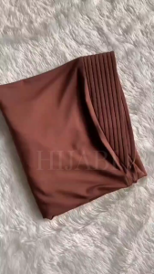 Hijab Instan Roma Pet Antem By Helwa - Bergo dengan Bahan Lembut dan Tegak di Dahi - Jahitan Rapi - Spandek Balon - Panjang Depan 65cm, Belakang 75cm (Fotoreal Picture)