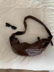 Homemade Niche Style Oil Wax Leather Ruched Shoulder Crossbody Croissant Large Capacity Soft Leather Dumpling Big Bag Ode Bag