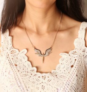 Kalung Necklace Liontin Sayap Malaikat Gaya Eropa dan Amerika Bahan Baja Titanium Anti Karat / Kalung Wanita / Women Necklace / Kalung Gaya Eropa dan Amerika / Kalung Sayap Malaikat / Kalung Kekinian