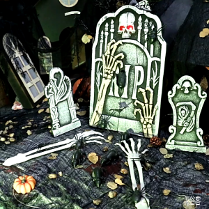 Mô hình trang trí Halloween: Hàng Rào Nhựa Giả cho Sân Vườn và Lễ Hội Ma Quái Sáng Tạo và Ấn Tượng.