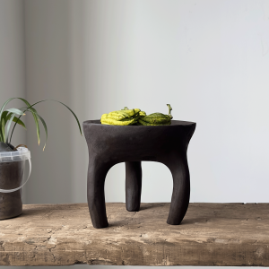 Rustic Wooden Three-legged Tray Vintage Decorative Fruit Plate Homestay Entrance Small Tea Table Home Wood Stool Low Stool