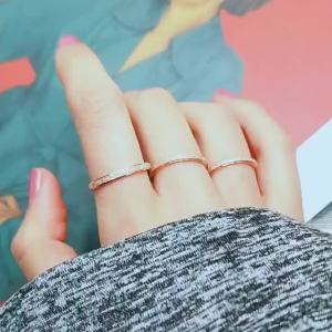 ＜1122＞  Jenis Popular Rentas Sempadan Versi Korea Cincin Matte Sangat Halus   Pasangan Ditekan Pasir Emas Ros Lelaki dan Wanita Tiga Hayat III Cincin Keluli Titanium