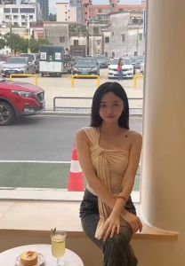 เสื้อปาดไหล่ ทรงครอป ชายผ้ายาวเฉียงปิดพุง ดีเทลใส่ได้หลายแบบ เกาะอก มีแขน หรือใส่เป็นสไบหน้า เก๋มาก เสื้อยืดผู้หญิง #047