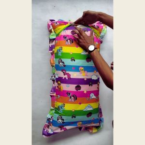 Sarung Bantal Cinta Karakter
