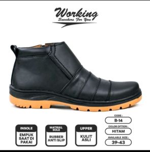 Working Sneakers Fou Sepatu Boots Pria Kulit domba Kode B-14 Size 39 - 43