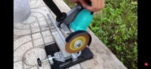 Bộ khung gắn máy mài máy cắt cầm tay sẽ biến máy cắt cầm tay thành máy cắt bàn để cắt sắt và cắt ghỗ tiện