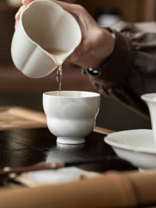 Retro Style Ceramic Tea Cup Master Cup Gourd Shaped Ash Ceramic Single Cup for Home Use Tea Drinking Utensils Simple Design