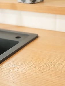 แปรงหม้อ แปรงล้างจาน และแปรงอเนกประสงค์ มาพร้อมถังน้ำยาล้างจานในตัว สามารถบีบสารละลายได้ตลอดเวลาระหว่างการใช้งาน