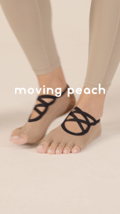 Moving Peach Women Pilates Socks Toe Separation Design Yoga Socks Breathable Double Cross Strapping Dance Socks Non-Slip Pilates Socks