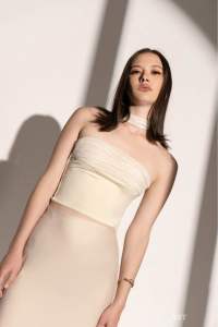 เสื้อเกาะอก + ผ้าพันคอ เพิ่มเลเยอร์ด้วยผ้าตาข่ายช่วงอก Cream colors