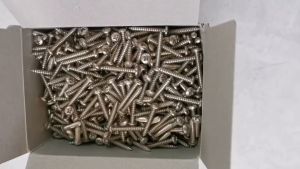 น็อตเกลียวปล่อย สกรูเกลียวปล่อยเบอร์ 7 กล่องละ 1000 ตัว