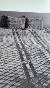 Bộ Ga Gối Nỉ Nhung COCO in Nổi Hoạ Tiết Mẫu Mới 2024 |Chất Liệu Dày Dặn Mềm Mịn Ấm Áp Kích Cỡ m6/m8/2m2 [Đỏ đô]