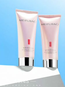 MEIFUBAO | Brightening Foaming Moisturizing Facial Cleanser