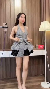 Set đồ nữ thiết kế mặc hè set áo bí Lenin sọc cổ yếm có mút ngực kèm chân váy Kaki tầng ngắn có lót quần dễ thương