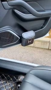 Thùng Đựng Rác Xe Hơi - Thùng Rác Mini Để Trên Ô Tô - Thùng Rác Ô Tô Có Logo Xe - Chất Liệu Nhựa ABS Cao Cấp