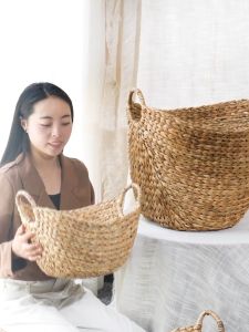 ตะกร้าผ้าผักตบชวา รูปร่างU มีหูจับ แบบโค้ง สำหรับจัดเก็บเสื้อผ้า สีธรรมชาติ เลือก 4 ขนาด Handmade Hyacinth Basket natural