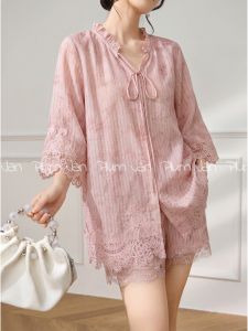 PlumJan | Bộ Áo T-Shirt Tay Dài Phối Ren Đục Lỗ Màu Hồng & Quần Short