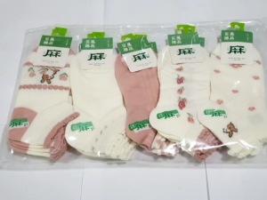 (แพ็ค 10 คู่) ถุงเท้าแฟชั่น ถุงเท้าข้อสั้น ผลิตจากผ้าฝ้าย(Cotton)นิ่ม ใส่สบาย ไม่ระคายเคืองเท้า พร้อมส่งจากไทย