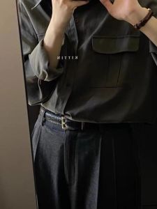 เสื้อเชิ้ตแขนยาวสีเทาเข้มทรงหลวมสไตล์ทำงาน ทรงปกติ ปกโปโล กระเป๋าคู่ แฟชั่นฤดูใบไม้ร่วง ผ้าฝ้ายผสม