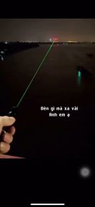 (Đèn Tốt) Đèn laser - bút lazer 303 tia xanh / đỏ cực sáng công suất lớn chiếu xa 3km Tặng kèm Pin sạc bao gồm bộ sạc có điều chỉnh hoa văn hiệu ứng ánh sáng.