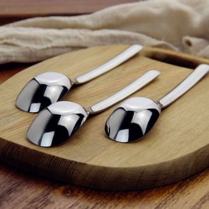 Long Handle Flat Bottom 18-10 Stainless Steel Soup Spoon Chinese Style for Eating Rice Noodles Deep Spoon for Soup