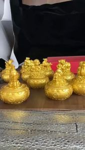 已开光 招财 沙金色十二生肖元宝聚宝盆转转家居摆件招财进宝蛇年工艺品摆件礼物 Zhaocai Sand Golden Twelve Zodiac Ingot Cornucopone Round Home Display To Attract Wealth and Treasure Arts and Crafts Display Gift