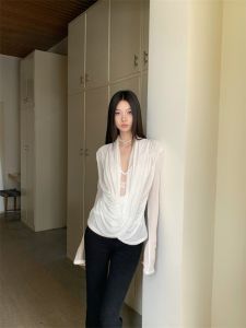 French Style Lace Splice Long Sleeve Slim Fit T-Shirt Summer 2026 New Pure Desire Elegant Design V-Neck Regular Length Single Piece