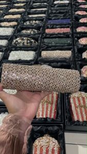 Waiwai Tas Kondangan Wanita Elegan Full Crystal Berkilau CR1019 Clutch
