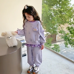 👧✨ชุดเด็กผู้หญิง 2025 สีม่วง คอกลม ลายกระต่ายน่ารัก เสื้อแขนยาว + กางเกงขายาว 2 ชิ้น 🐇💜 เสื้อผ้าฤดูหนาวสุดชิค