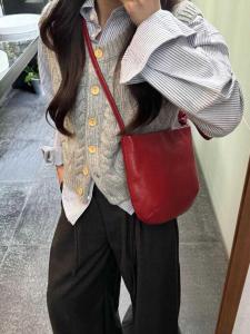 Retro Large Capacity Bucket Tote Bag for Wedding And Commuting Spring 2025 Red Work Bag Versatile Crossbody Handbag