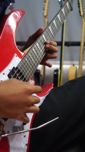 Gitar Elektrik Merk Kowe Art Series Motif Free Efek dan Packing Kayu Bergaransi