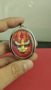 พระเครื่อง เหรียญใหญ่จัมโบ้ พญาครุฑมหาเศรษฐี รุ่นรวยทันใจ เนื้อลงยาแดง พุทธคุณเด่นรอบด้าน เก็บได้เก็บ เลี่ยมกรอบสแตนเลส100% ฟรีผ้ายันต์ ส่งเร็วตามกำหนด