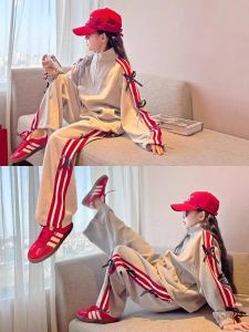 ชุดกีฬาสองชิ้นสำหรับเด็กผู้หญิงในวันตรุษจีน ฤดูใบไม้ผลิและฤดูใบไม้ร่วง เสื้อคลุมกันหนาวแบบลำลอง ความยาวปกติ