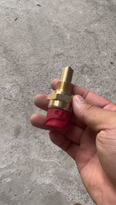 Núm báo lùi xe ô tô howo a7 dùng cho xe đầu kéo howo