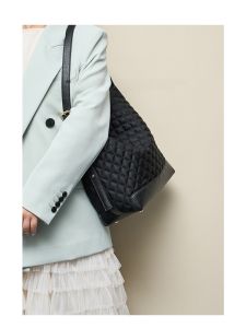 Large Capacity Nylon Bucket Bag Womens Single Shoulder Commuter Tote Bag Diamond Grid Pattern Youth Fashion City Simple Style