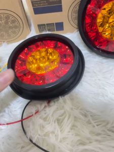 Đèn led hậu đơn đèn hậu tròn cao su viềm đỏ-vàng. Điện 12v và 24v