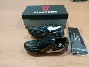 Sepatu Bola Sepatu Sepakbola Anak Anak Laki Laki Pria Perempuan Cowok Cewek Tanggung Kecil Kelas Umur Usia TK SD SMP 1 2 3 4 5 6 7 8 9 0 Tahun SEPATU SEPAK BOLA ANAK GRATIS KAOS KAKI-KIDZTUBS1020212135
