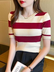 เสื้อยืดคอกลมแขนสั้นผ้าไหมน้ำแข็งลายทางบางๆ สำหรับผู้หญิงในช่วงฤดูร้อน เสื้อสเวตเตอร์ถักแบบลำลอง เสื้อผ้าทำงาน แขนสั้น ทรงเข้ารูป