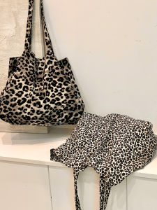 Ladies Large Capacity Canvas Shoulder Bag 2024 Autumn Trendy Lazy Style College Commuter Tote Bag Leopard Print Soft Velvet
