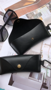 SUNANNE แบบพกพาได้ เกาหลีแบบเกาหลี กล่องใส่แว่นตาแบบแขวน กระเป๋าป้องกันแว่นตา เคสแว่นกันแดดผู้ชาย กรอบป้องกันสายตาสั้น กล่องแว่นตานักเรียน หนังพียู กล่องป้องกันแว่นตา