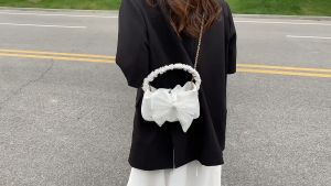 ELACCENT กระเป๋า สะพาย ผู้หญิง กระเป๋าผู้หญิงใหม่กระเป๋าสะพายไหล่แฟชั่นกระเป๋าสะพายข้างกระเป๋าขนาดเล็กประดับโบว์กระเป๋าถือหวา กระเป๋าถื