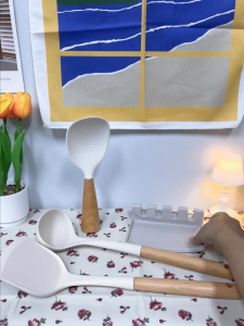 MONZA เซ็ตตะหลิว กระบวย ทัพพีตักข้าว พร้อมที่วางตะหลิว เซ็ตเครื่องครัว 4 ชิ้น No.Y2327