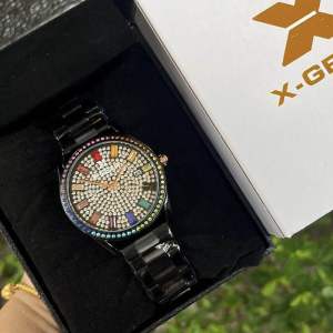 MC.XGEAR 6851 – Jam Analog Wanita Elegant ✨ Waterproof | Tahan Lasak | Paparan Tarikh Hitam & Emas Luxe perempuan female