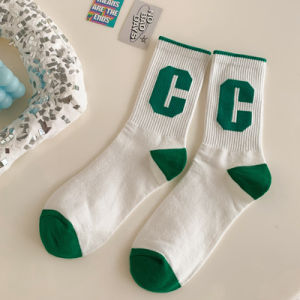 สีเขียว ผ้าฝ้าย ถุงเท้ายาวถึงเข่ารูปแบบตัวอักษร ผู้หญิง มีสไตล์ ถุงน่องความชื้น Wicking Home Comfort ตลอดทั้งปีเป็นกลาง