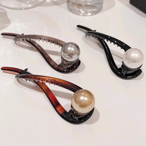 Retro Elegant Simple Pearl Hair Clip & Shark Clip for Women: High-End Twisted Hair Accessory