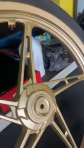 LC Combat Spark Sport Rim Paint YLC04 Motor Car Color DIY Aerosol Spray & Spray Gun Light Gold