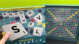 Mattel Games Scrabble Travel 17 cm - แมทเทล เกมต่อคำศัพท์ แบบพกพา ขนาด 17 cm. (CJT11)