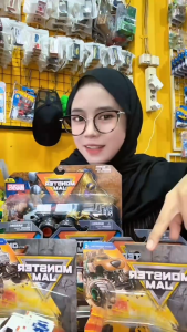 Monster Jam 2025 Official 1:64 Diecast Truck Series 43 Legacy Trucks Earth Shaker