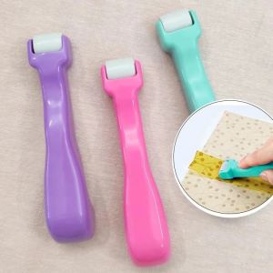 1PCS Sewing Roll Quickly Press Seams Pressing Wheel Roll Fabric Guide Accessories Sewing Machine Arts Crafts Joint Roller Sewing Tool (Random color)